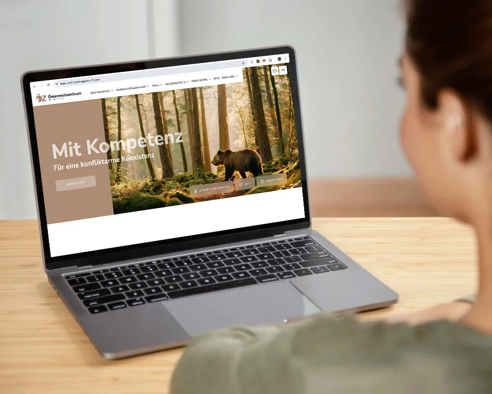 Laptop Screen mit Österreich Zentrum Tirol (Innsbruck) Website